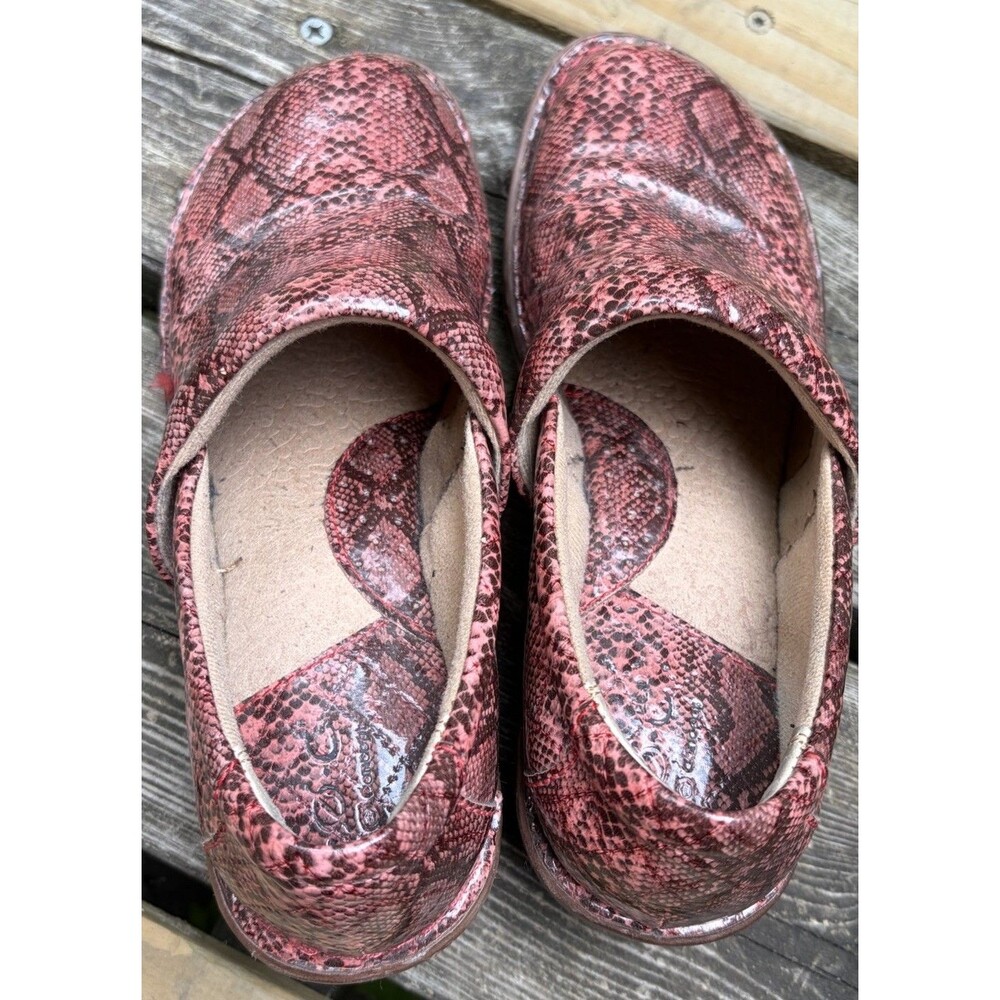 Boc Born Peggy Shoes Women’s 8.5 Red Embossed Tooled Slip On Sturdy Clogs Boho